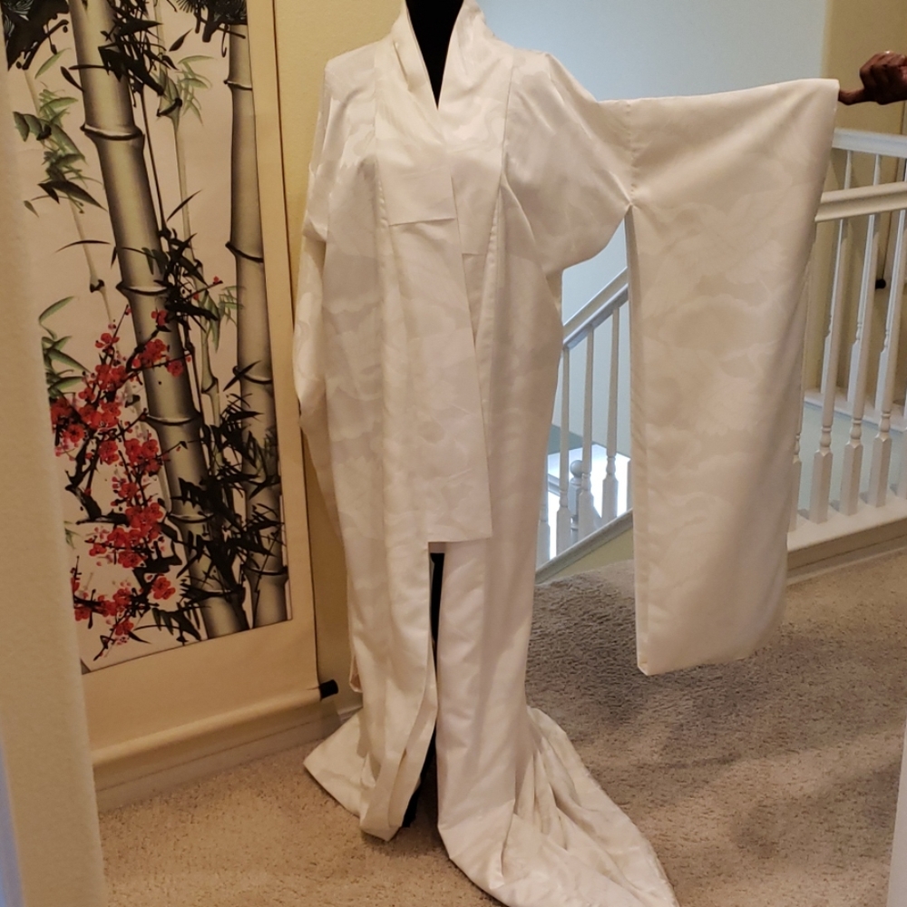 BEAUTIFUL winter  white very rare Kimono